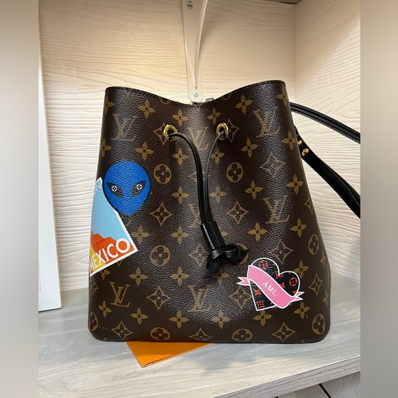 NeoNoe💕 LOUIS VUITTON 🌎 WORLD TOUR ❤️ - Picture 3 of 10